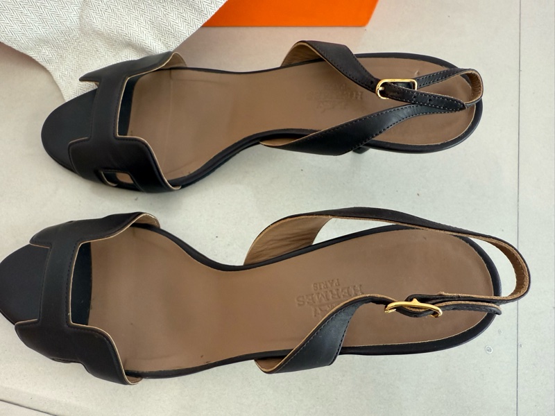 二手HERMES咖啡色JOY70經典H細跟涼鞋-6