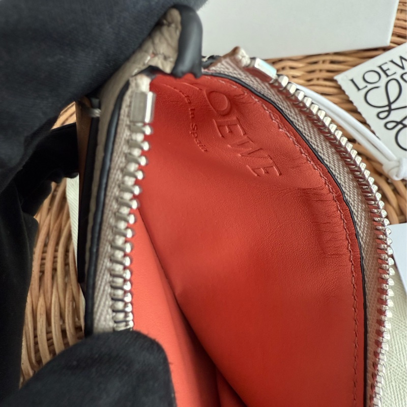 全新LOEWE灰拼接卡其雙色L型卡夾零錢包Large coin cardholder in soft grained calfskin-5