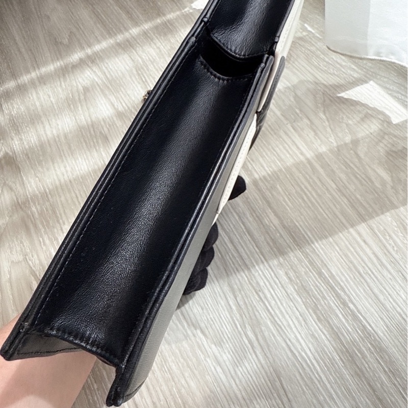 CHANEL 黑白拼色手拿包 31開-5