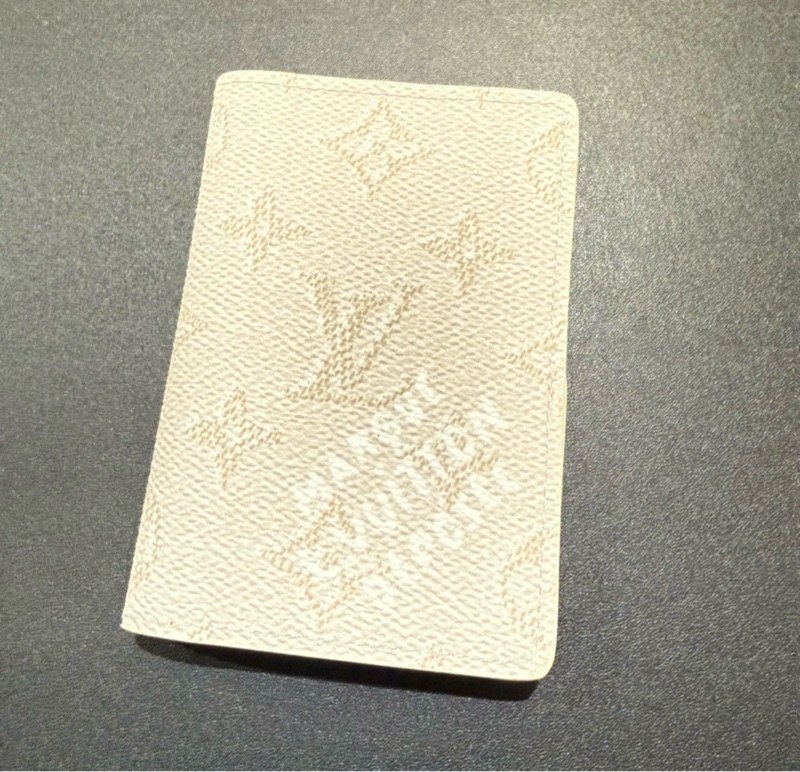 LV Louis Vuitton M14689米色 男裝卡夾-4