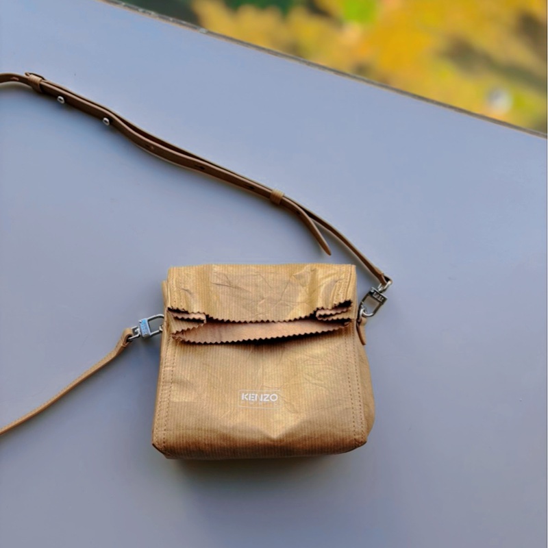 (❤️近全新日本專櫃購買/有防塵袋)日本牌子KENZO PAPER 皮革肩帶手拿包POUCH ON STRAP IN LEATHER (超可愛/詢問度超高/米色)-2