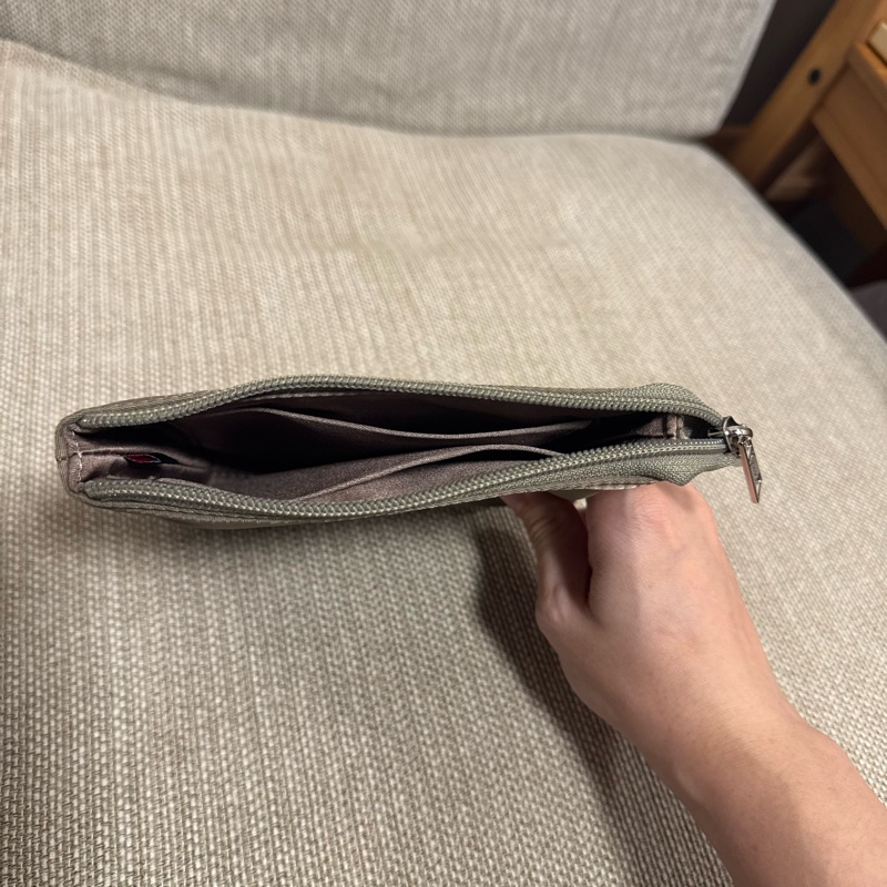 （零配貨 買愛馬仕包包！）二手 出國方便攜帶 四角有磨損 限量 撞色背帶Hermes Mini Evelyne 16cm 金釦斜背包（威瑪犬灰色）-17