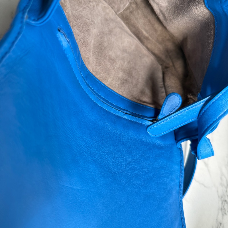 Bv 斜背包🥹大小好剛好 全新買超貴-8