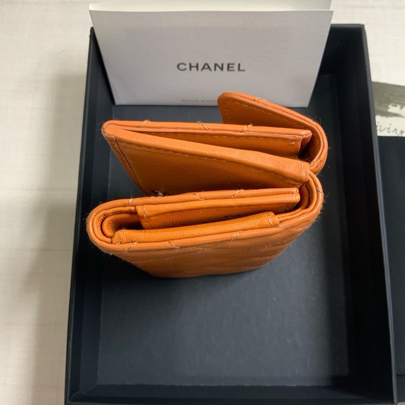Chanel小羊皮三折短夾-9