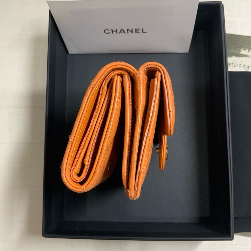 Chanel小羊皮三折短夾-10