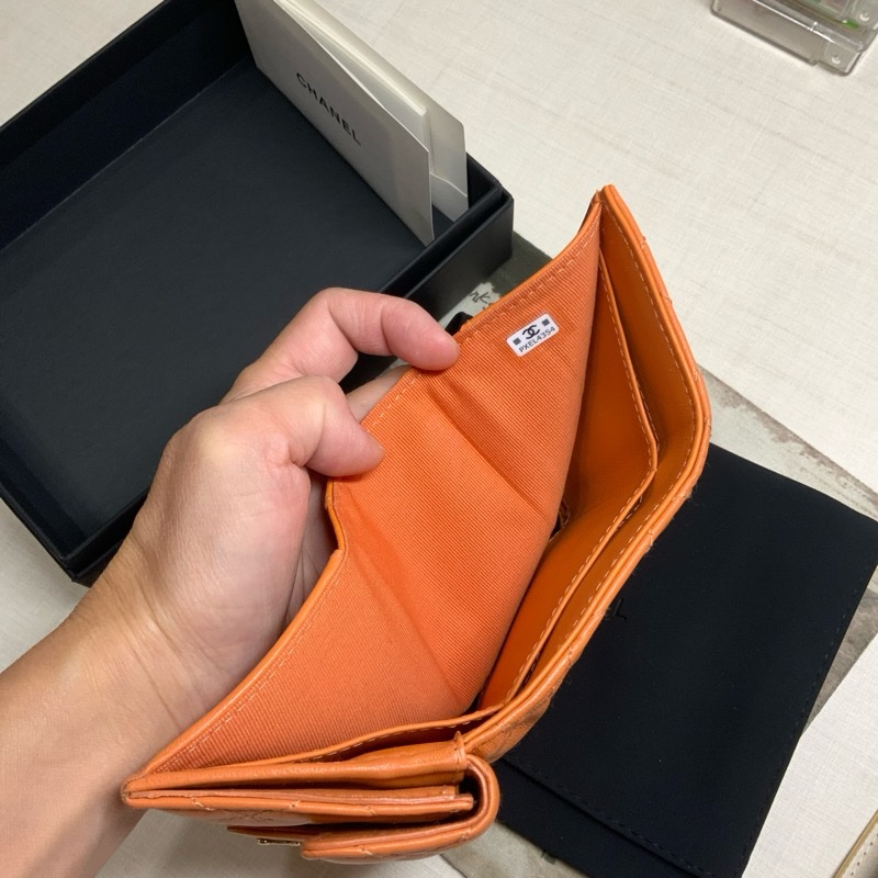 Chanel小羊皮三折短夾-11