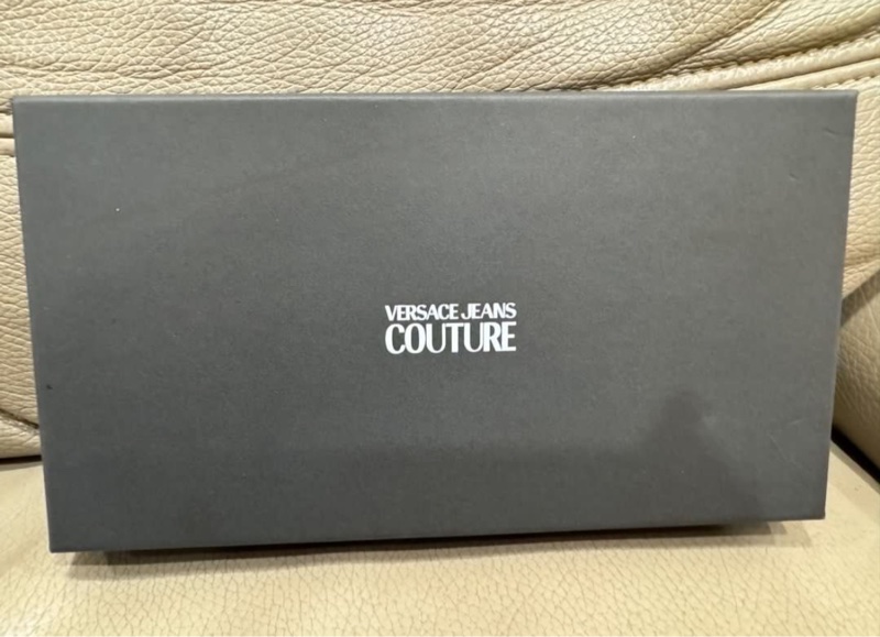 VERSACE凡賽絲拉鍊長夾 立體壓印Lago 款-4