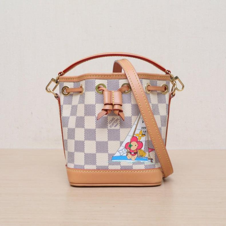 白色棋盤格 PVC 晶片 聖誕限定款 NOÉ 水桶包 Nano 13 可拆卸肩帶-0