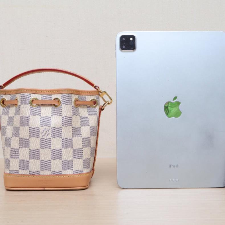 白色棋盤格 PVC 晶片 聖誕限定款 NOÉ 水桶包 Nano 13 可拆卸肩帶-2