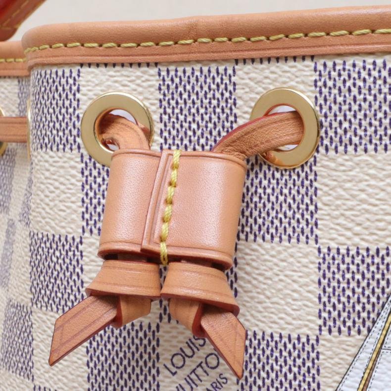 白色棋盤格 PVC 晶片 聖誕限定款 NOÉ 水桶包 Nano 13 可拆卸肩帶-4