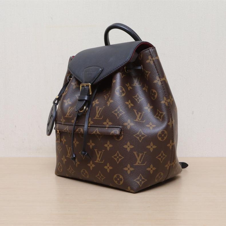 Montsouris 字母Logo掛飾 雙肩包 小號 23 黑色 PVC 晶片 老花-3