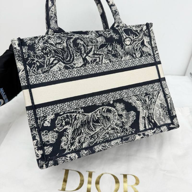 Dior 重工刺繡托特包 22年 配件有保卡 塵袋 尺寸約26.5 x 21 x 14-2
