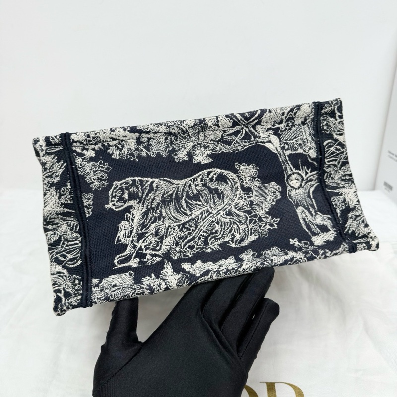 Dior 重工刺繡托特包 22年 配件有保卡 塵袋 尺寸約26.5 x 21 x 14-5