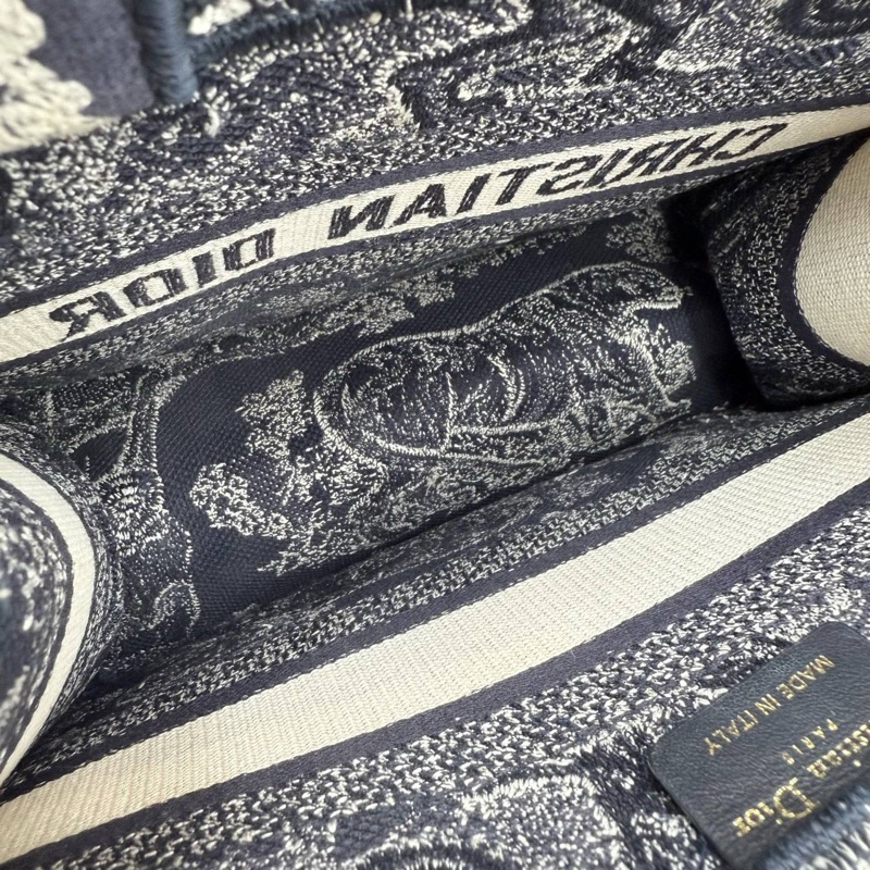 Dior 重工刺繡托特包 22年 配件有保卡 塵袋 尺寸約26.5 x 21 x 14-6