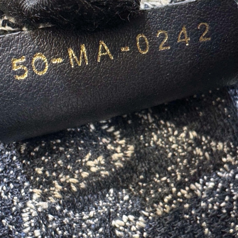 Dior 重工刺繡托特包 22年 配件有保卡 塵袋 尺寸約26.5 x 21 x 14-7