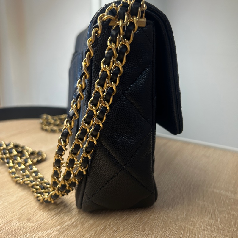 Chanel 黑荔枝霧金釦皮穿鍊斜背包-2