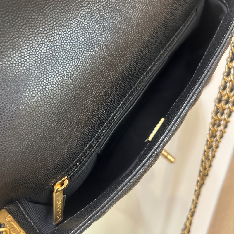 Chanel 黑荔枝霧金釦皮穿鍊斜背包-4