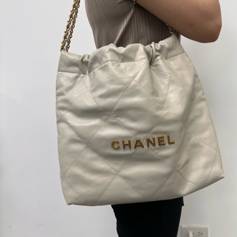 Chanel 22 Small Handbag  流浪包 淺灰、金 （小號）-0
