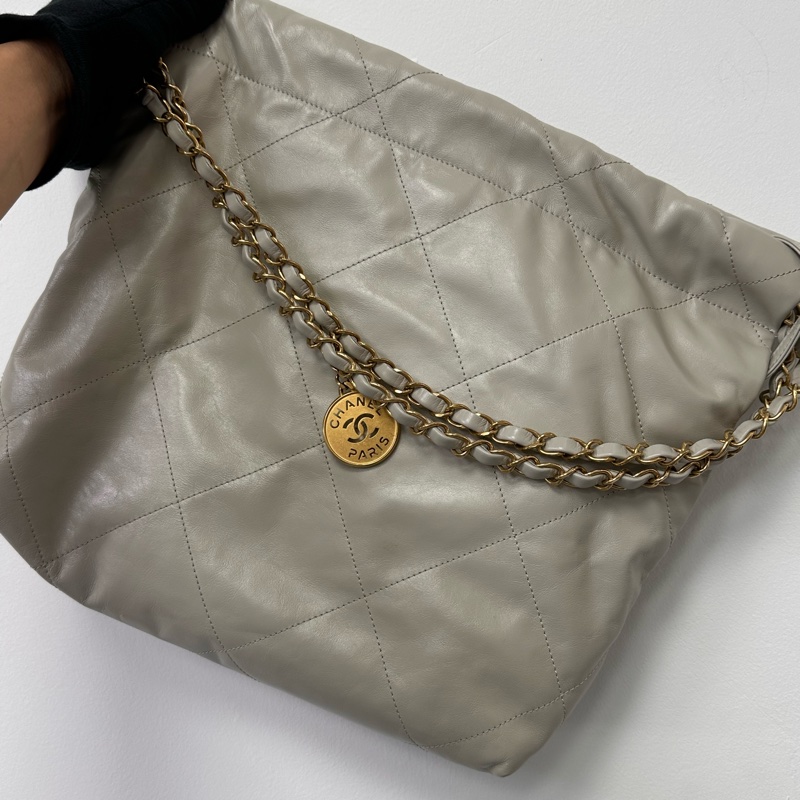 Chanel 22 Small Handbag  流浪包 淺灰、金 （小號）-3