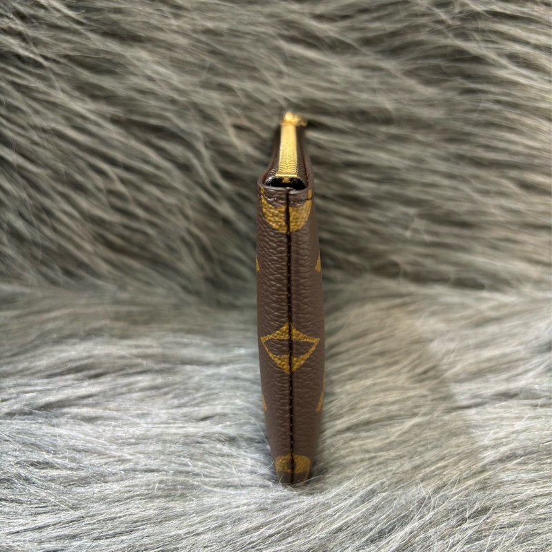 LV M13559 OCASE 原花老花字紋 一字 拉鍊 零錢包 鑰匙包 名片包 卡片包 信用卡包 有夾層大款-2