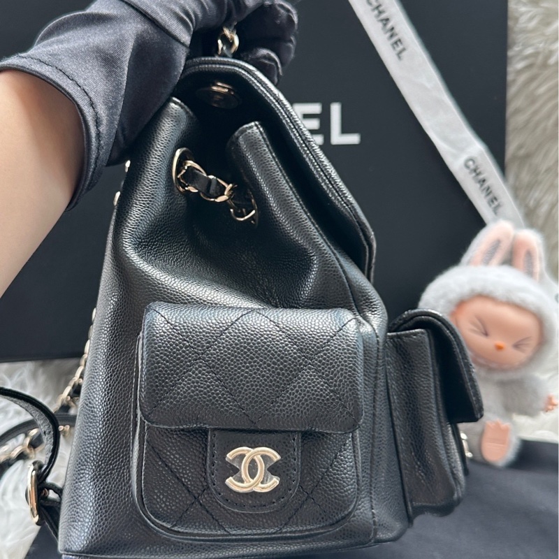 全新香奈兒 Chanel 25S 炸藥包 坦克背包 書包 雙肩包  黑金 黑色 金扣 大號 荔枝牛皮-2