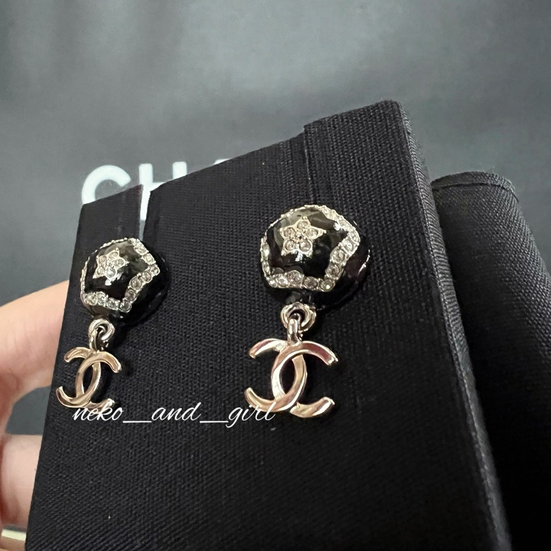 台灣現貨❤️ Chanel五角星logo耳環-1