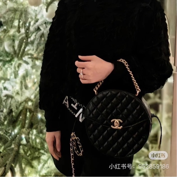 99新限量款🈶️購證❤️ 香奈兒 #黑金 #牛皮 #圓餅包-3