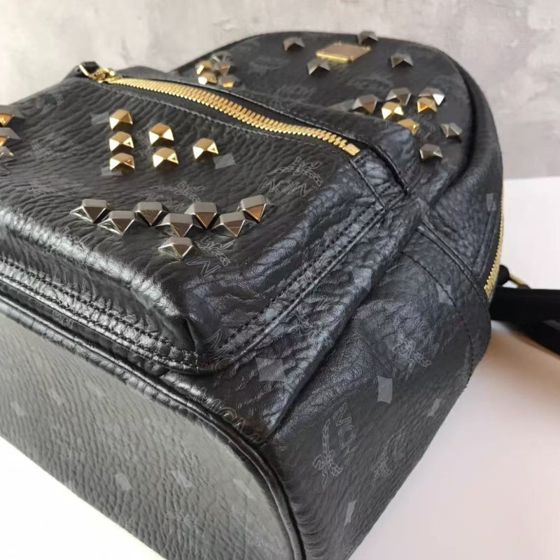 MCM 黑色小號後背包 26*3*33 99新-8