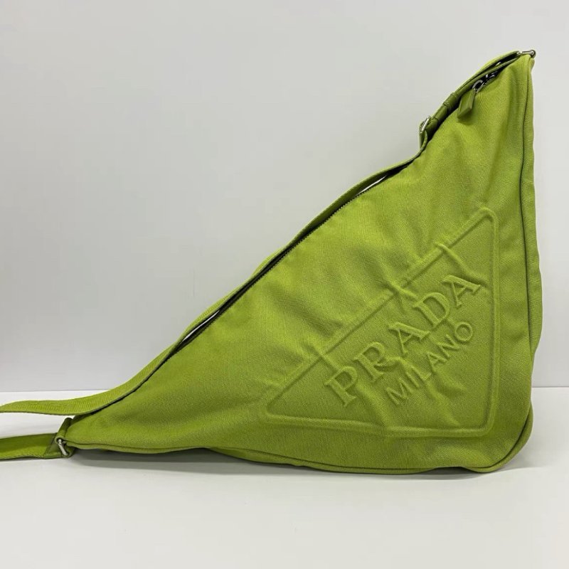 PRADA 綠色秀款限定帆布肩背斜背三角包60*30*26 98新-0