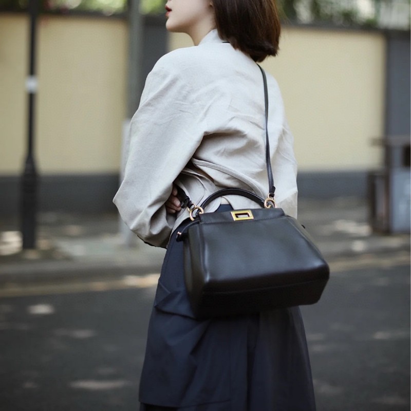 Fendi芬迪 經典黑色銀扣 小怪獸銀色眼睛內裡 peekaboo mini鉑金包-8