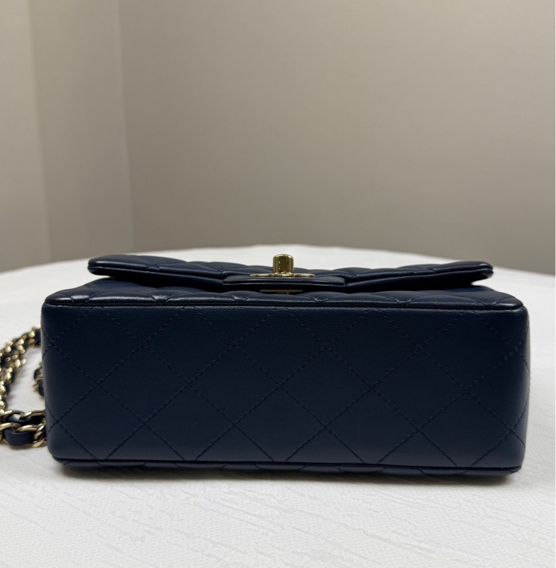 98新Chanel香奈兒深藍色CF大mini鏈條包 23開，金扣配藍色羊皮超好看-8