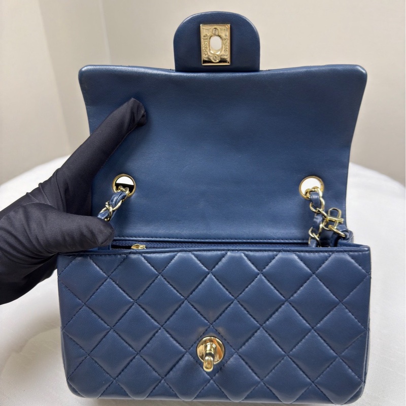 98新Chanel香奈兒深藍色CF大mini鏈條包 23開，金扣配藍色羊皮超好看-9