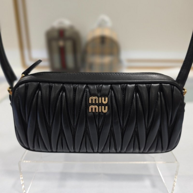 🎉新品好折扣✨Miu Miu 5NE024 Matelasse 皺褶納帕軟皮肩背包 黑色-3