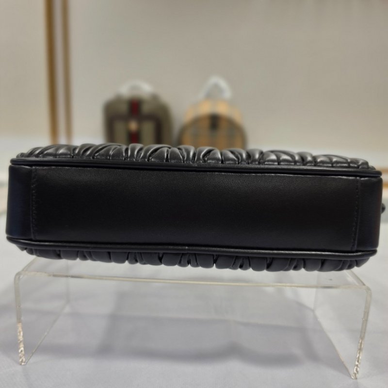 🎉新品好折扣✨Miu Miu 5NE024 Matelasse 皺褶納帕軟皮肩背包 黑色-5