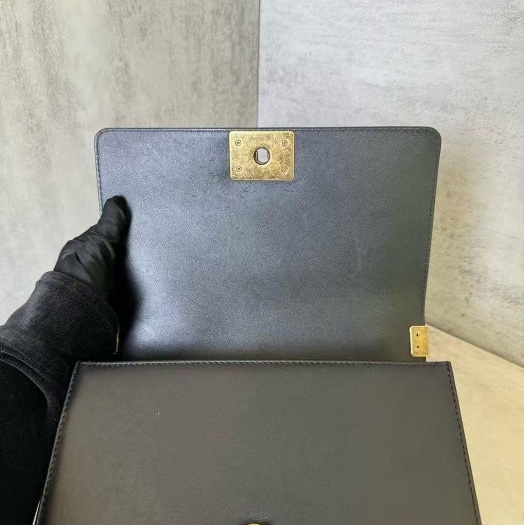 小巴黎二手名牌 真品Chanel boy 25 handle 蛇皮黑金 金釦 專櫃高價款-10