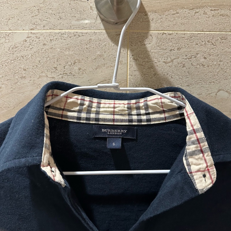 Burberry London極致顯白柔軟100%純棉 經典低調款式領口品牌格紋深藍色排釦襯衫、小外套 S-7