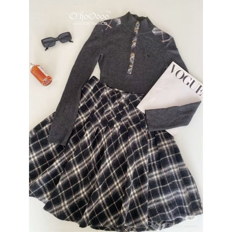 全新✨衣櫃深處收藏💗Burberry Blue Label 老錢風拼接經典格紋100%羊毛 深灰色排扣半高領毛衣 38-0