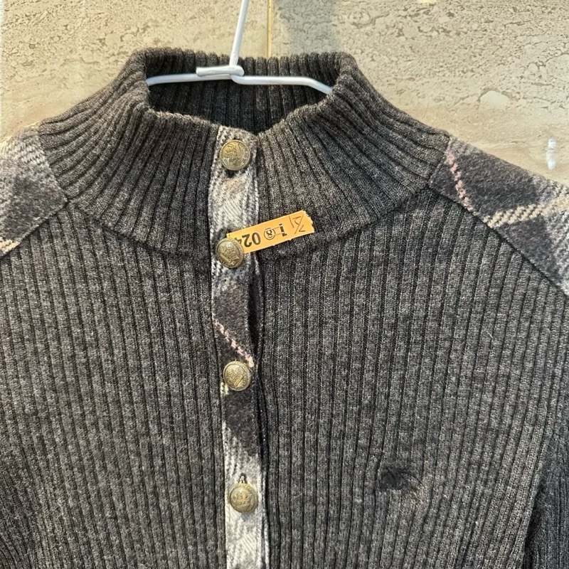 全新✨衣櫃深處收藏💗Burberry Blue Label 老錢風拼接經典格紋100%羊毛 深灰色排扣半高領毛衣 38-2