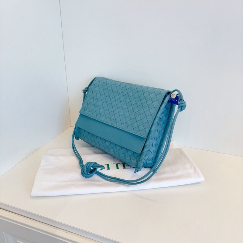 BV 馬卡龍藍 編織雙翻蓋包 肩帶可自由綁結 單肩/斜挎切換 約31*24*8 品牌獨特繩結設計-4