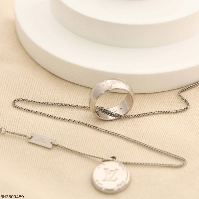 LV MONOGRAM金屬銀色吊墜項鍊-3