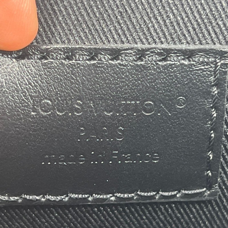 LV 黑老花 單肩包-5