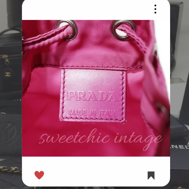 💖9 月新品上架 🔥 ✨經典款！ Prada Tessuto 降落傘小水桶包包 粉紅色 PRADA 降落傘包 中古托特鏈包-1