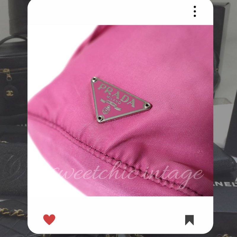 💖9 月新品上架 🔥 ✨經典款！ Prada Tessuto 降落傘小水桶包包 粉紅色 PRADA 降落傘包 中古托特鏈包-2