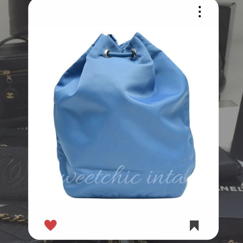 💖9 月新品上架 🔥 ✨經典款！ Prada Tessuto 降落傘小水桶包包 淺藍色 PRADA 降落傘包 中古托特鏈包-10