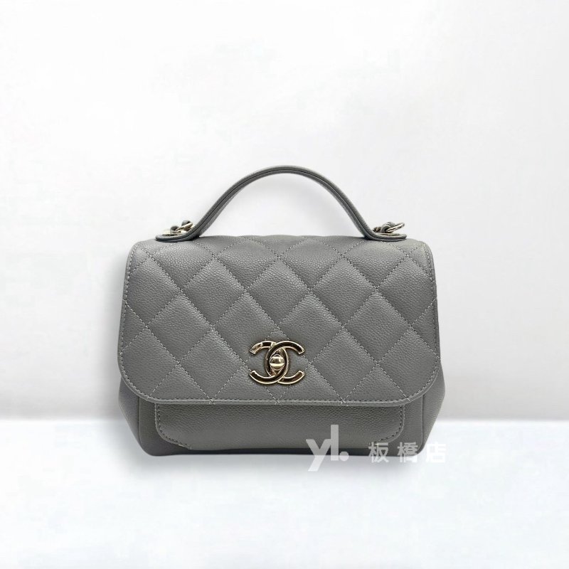 Chanel 灰荔枝牛皮淡金扣郵差斜背包A93749-1