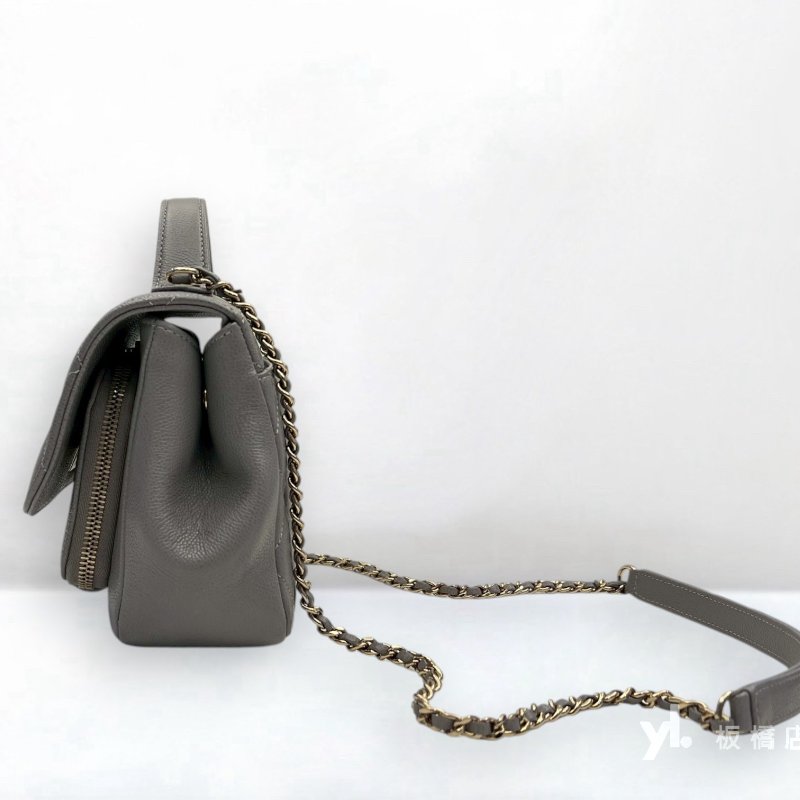 Chanel 灰荔枝牛皮淡金扣郵差斜背包A93749-2