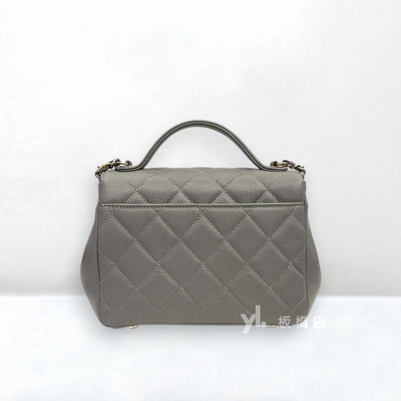 Chanel 灰荔枝牛皮淡金扣郵差斜背包A93749-4