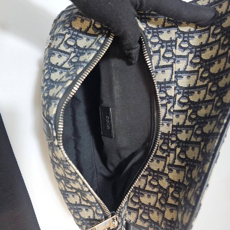 Dior 藍緹花黑皮邊黑釦下蓋馬鞍胸包1ADPO093YKY_H28E-8