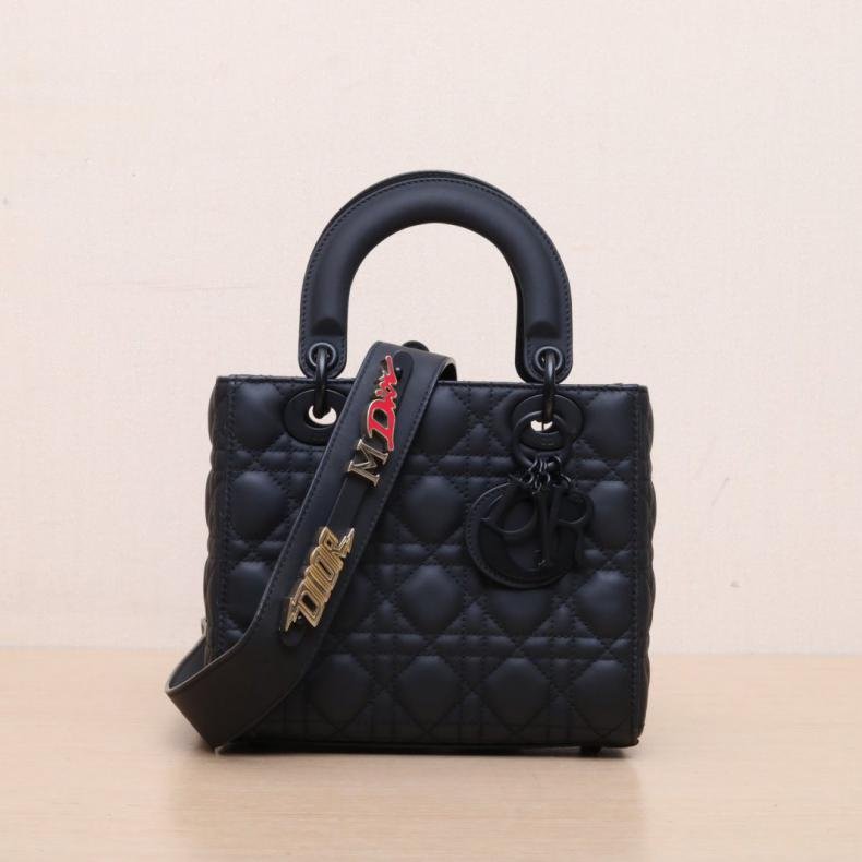 Lady Dior 戴妃包 四格 黑色 皮革C 磨砂釦 2021-0