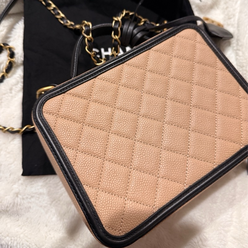 Chanel vanity case 21公分 米黑 化妝箱 荔枝皮 牛皮 霧面復古金-1